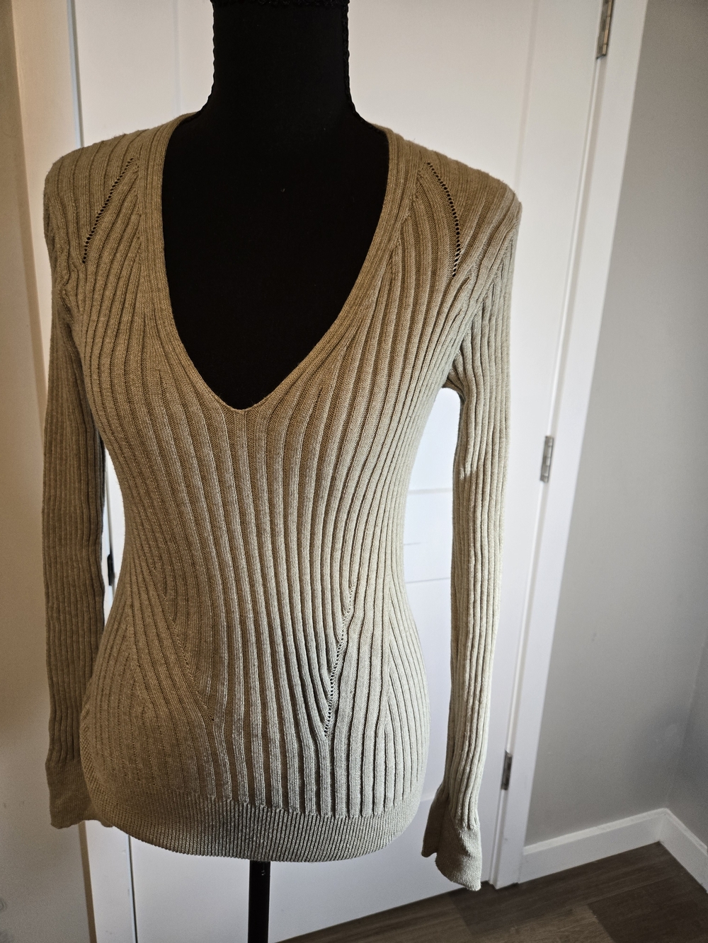 Billy Reid Made in Italy Ribbed Linen Blend V-Neck Sweater Extra Small XS Tan
